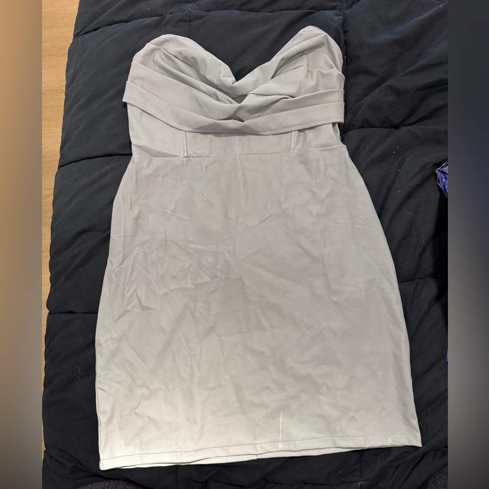Elegant Gray Strapless Dress